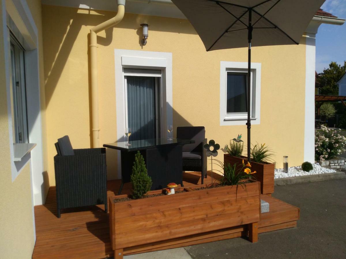 Ferienwohung Fam. Fink Apartment Riegersburg Ngoại thất bức ảnh