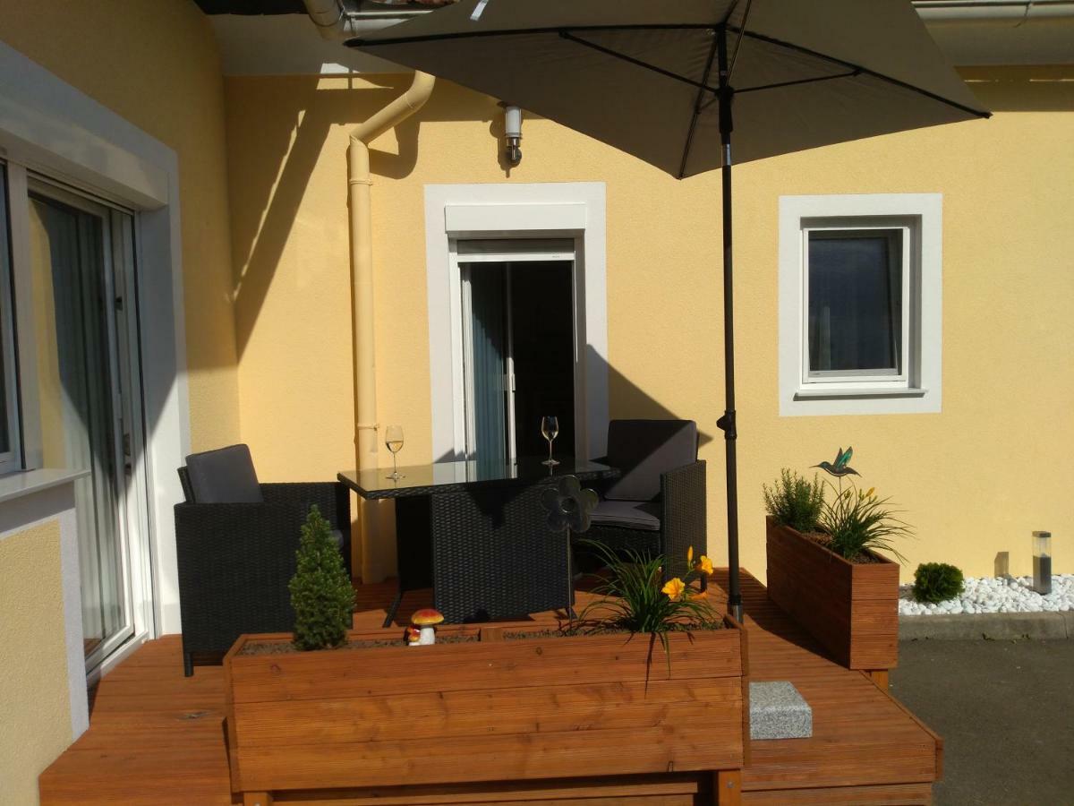 Ferienwohung Fam. Fink Apartment Riegersburg Ngoại thất bức ảnh